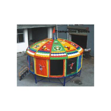 Trambulină în aer liber cu acoperiș